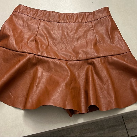 DO+BE caramel brown faux leather skort, Size M - Picture 4 of 5